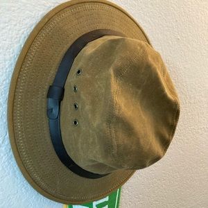 Filson tin packer hat.